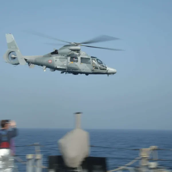 Harvinainen ilmavoitto helikopterilla: Ranskalaiset ampuivat alas huthien ilma-aluksen - asialla arvatenkin AS565 Panther 7,62 mm konekiväärillä